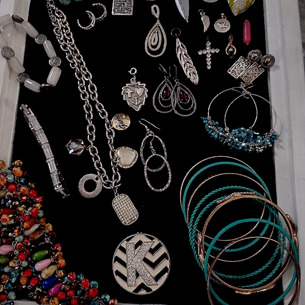 Bundle of random jewelry